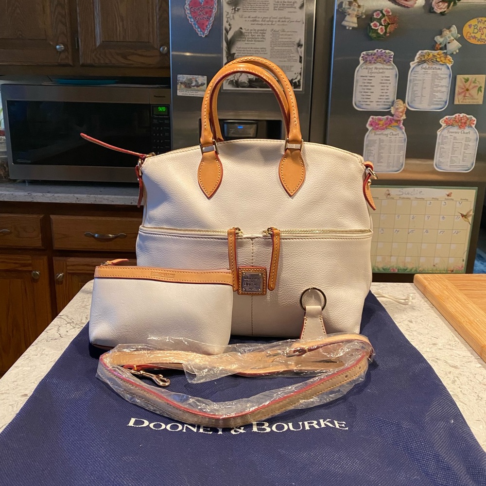 DB White Dillen Dome Leather Shoulderbag, Cosmetic purse, DB Key Fob, Du…